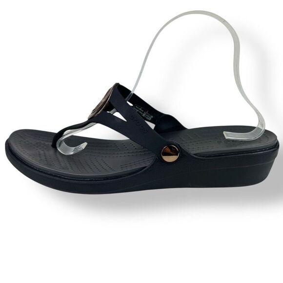 Crocs Sanrah Wedge Sandals Black Metallic Gold Circle Medallion Ring Womens 11 - Picture 6 of 13